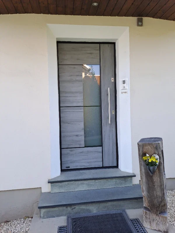 Haustür mit Holzoptik